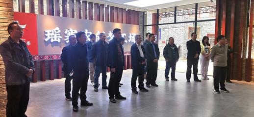 学校调研组赴金秀县开展校政企合作调研并走访校友