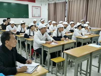 关注食品安全 享受健康生活 ---学校总务处举办第二次食品安全培训会