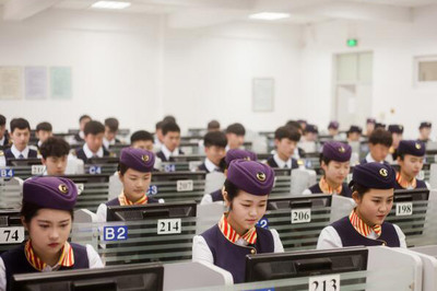 初中毕业上航空学校有前途吗