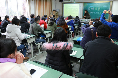 成都市玉林小学开展家长学校培训活动