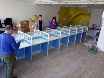 图 各种一对一培训桌屏风隔断课桌椅厂家直销 天津办公用品 培训学校