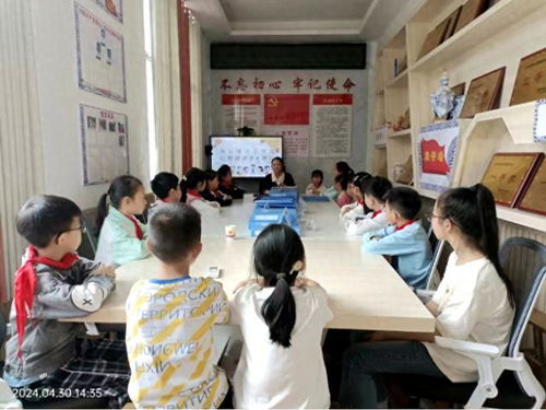 高县逸夫小学校召开心理健康委员培训会